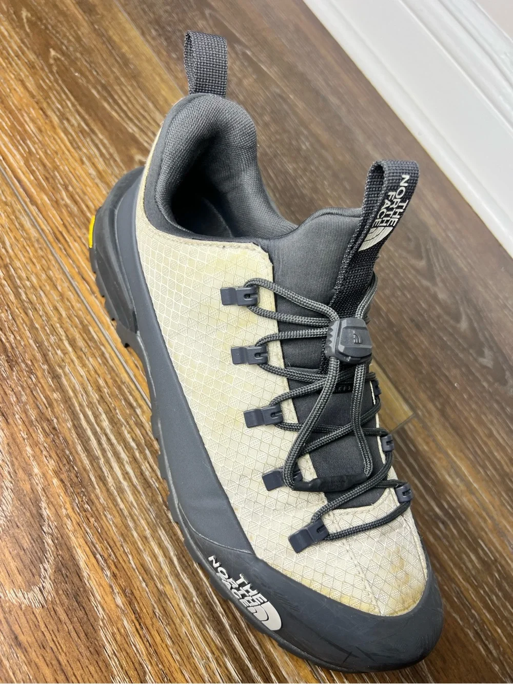 The North Face Glenclyffe Low Men's 10 Beige Black Vibram Hiking Shoes TNF